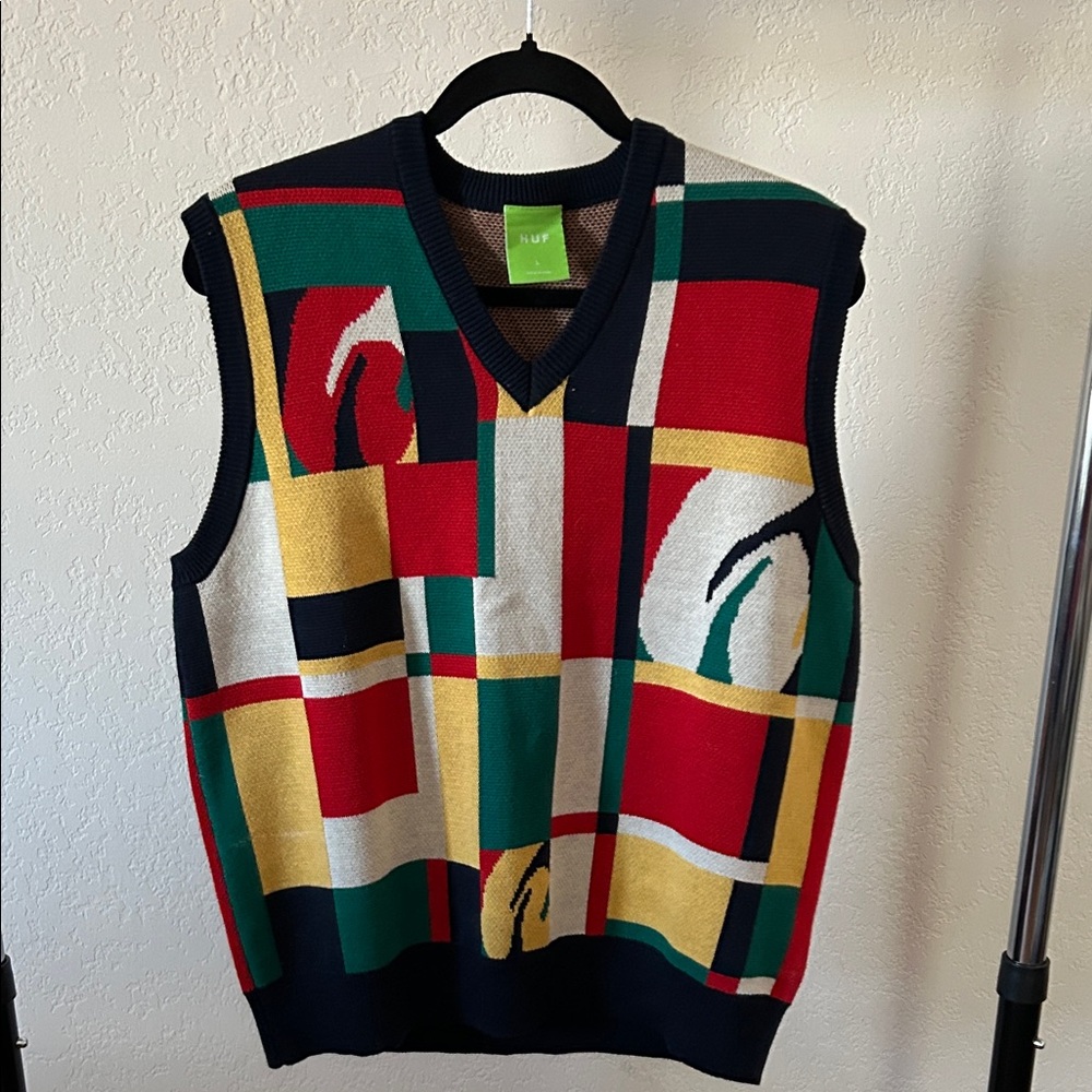 HUF V-Neck Sweater Vest with Geometric Pattern